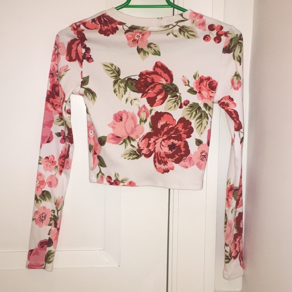 Long Sleeved Floral Croptop - Picture 2 of 2